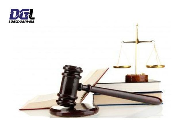 Những ai có quyền yêu cầu tạm ngừng phiên tòa